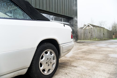 1994 Mercedes-Benz C124 E320 Cabriolet En venta (imagen 136 de 205)