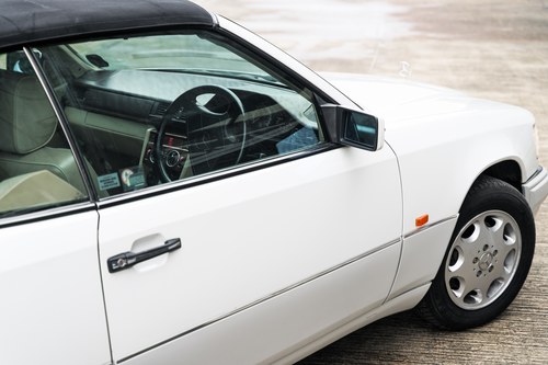 1994 Mercedes-Benz C124 E320 Cabriolet En venta (imagen 138 de 205)