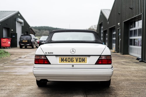 1994 Mercedes-Benz C124 E320 Cabriolet En venta (imagen 8 de 205)