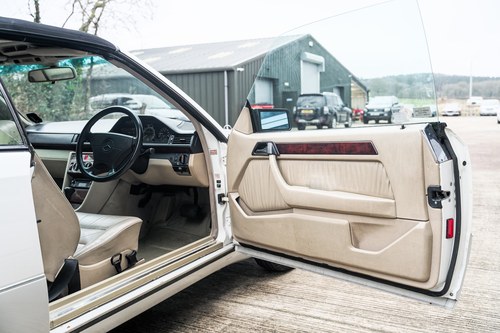 1994 Mercedes-Benz C124 E320 Cabriolet En venta (imagen 44 de 205)