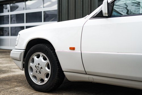 1994 Mercedes-Benz C124 E320 Cabriolet En venta (imagen 132 de 205)