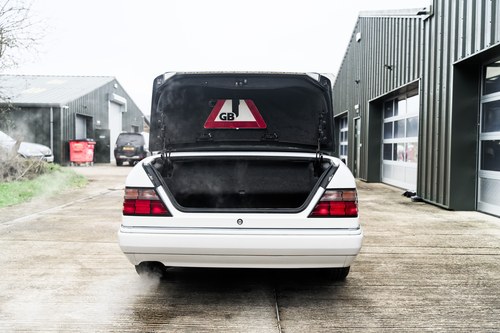 1994 Mercedes-Benz C124 E320 Cabriolet En venta (imagen 96 de 205)