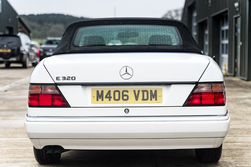 1994 Mercedes-Benz C124 E320 Cabriolet En venta (imagen 15 de 205)