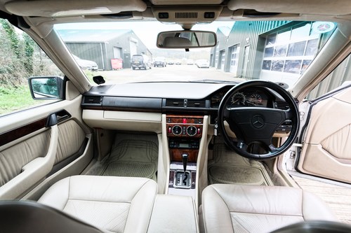 1994 Mercedes-Benz C124 E320 Cabriolet En venta (imagen 62 de 205)