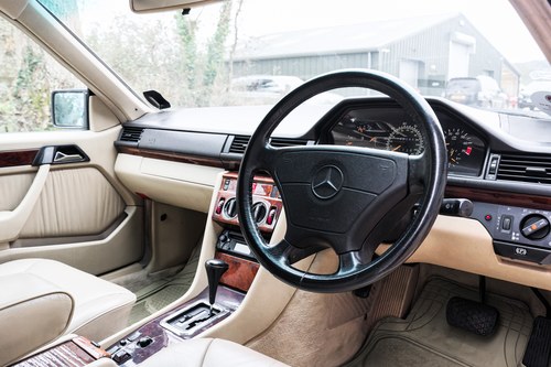 1994 Mercedes-Benz C124 E320 Cabriolet En venta (imagen 48 de 205)