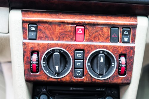 1994 Mercedes-Benz C124 E320 Cabriolet En venta (imagen 77 de 205)