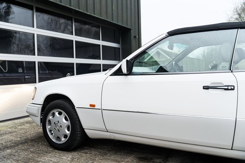 1994 Mercedes-Benz C124 E320 Cabriolet En venta (imagen 139 de 205)