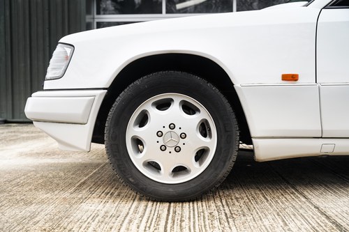 1994 Mercedes-Benz C124 E320 Cabriolet En venta (imagen 43 de 205)