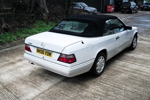 1994 Mercedes-Benz C124 E320 Cabriolet En venta (imagen 21 de 205)