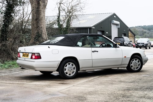 1994 Mercedes-Benz C124 E320 Cabriolet En venta (imagen 38 de 205)