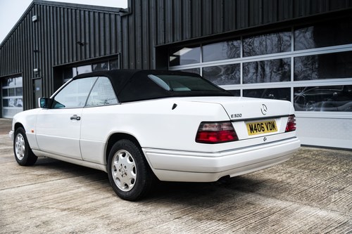 1994 Mercedes-Benz C124 E320 Cabriolet En venta (imagen 13 de 205)