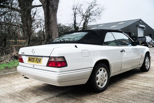 1994 Mercedes-Benz C124 E320 Cabriolet En venta (imagen 14 de 205)