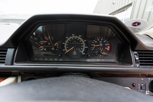 1994 Mercedes-Benz C124 E320 Cabriolet En venta (imagen 56 de 205)