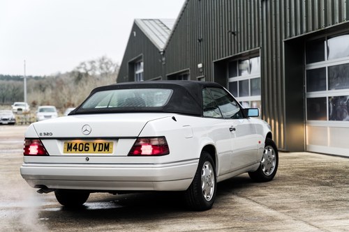 1994 Mercedes-Benz C124 E320 Cabriolet En venta (imagen 37 de 205)
