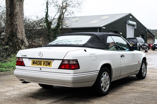 1994 Mercedes-Benz C124 E320 Cabriolet En venta (imagen 9 de 205)