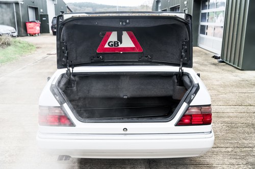 1994 Mercedes-Benz C124 E320 Cabriolet En venta (imagen 92 de 205)