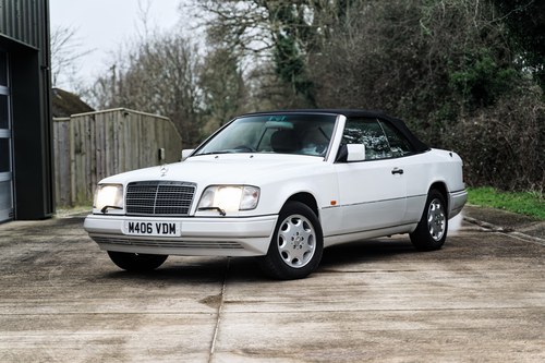 1994 Mercedes-Benz C124 E320 Cabriolet En venta (imagen 2 de 205)