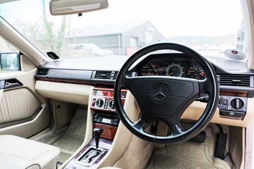 1994 Mercedes-Benz C124 E320 Cabriolet En venta (imagen 66 de 205)