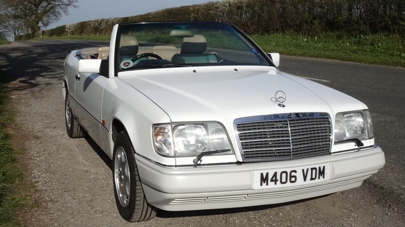 1994 Mercedes-Benz W124 E320 Cabriolet For Sale (picture 1 of 199)