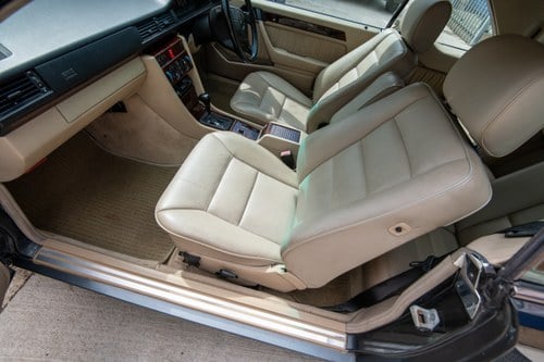 1995 Mercedes-Benz E320 Coupe zum Verkauf (Bild 34 von 148)