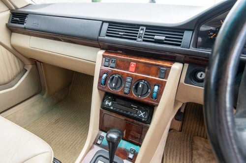 1995 Mercedes-Benz E320 Coupe zum Verkauf (Bild 26 von 148)