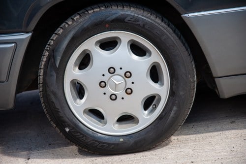 1995 Mercedes-Benz E320 Coupe zum Verkauf (Bild 16 von 148)