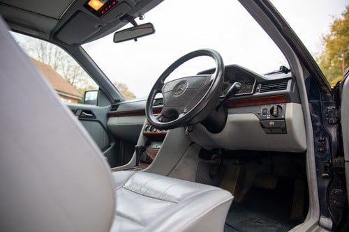 1995 Mercedes-Benz E320 Coupe zum Verkauf (Bild 28 von 186)