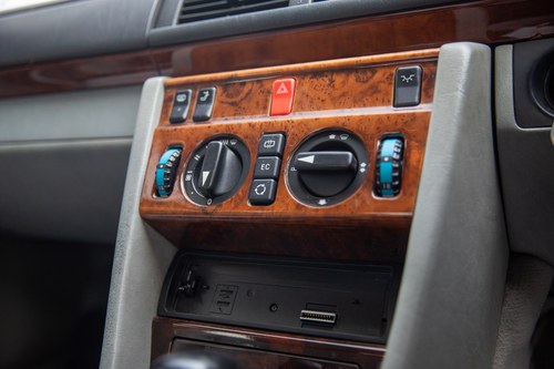 1995 Mercedes-Benz E320 Coupe zum Verkauf (Bild 46 von 186)