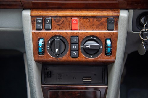 1995 Mercedes-Benz E320 Coupe zum Verkauf (Bild 47 von 186)