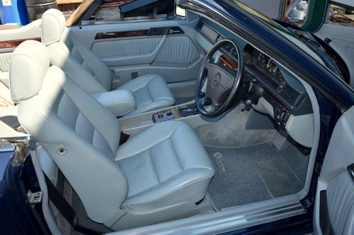 1993 Mercedes-Benz E320 Sportline Cabriolet In vendita (immagine 35 di 143)