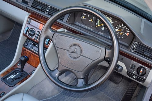 1993 Mercedes-Benz E320 Sportline Cabriolet In vendita (immagine 32 di 143)