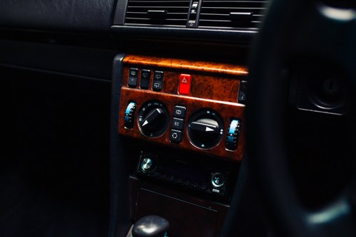 1995 Mercedes-Benz E320 24V Limited Wagon (W124) 7 seater à venda (imagem 22 de 87)