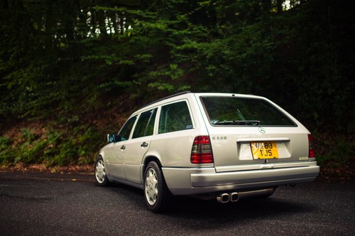 1995 Mercedes-Benz E320 24V Limited Wagon (W124) 7 seater à venda (imagem 13 de 87)