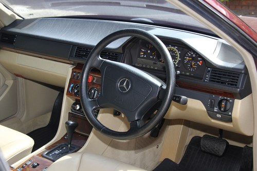 1995 Mercedes-Benz E320 (W124) For Sale (picture 77 of 166)