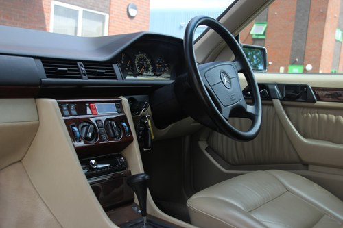 1995 Mercedes-Benz E320 (W124) For Sale (picture 40 of 166)