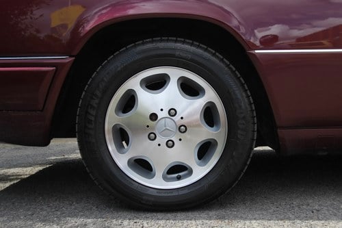 1995 Mercedes-Benz E320 (W124) For Sale (picture 18 of 166)