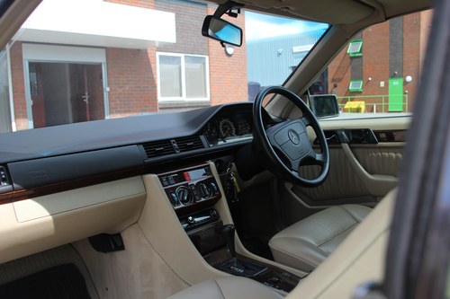 1995 Mercedes-Benz E320 (W124) For Sale (picture 42 of 166)