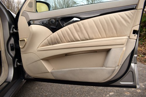 2004 Mercedes-Benz E500 Avantgarde Estate (W211) till salu (bild 46 av 165)