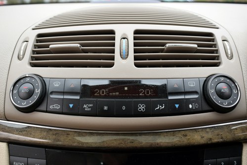 2004 Mercedes-Benz E500 Avantgarde Estate (W211) till salu (bild 39 av 165)