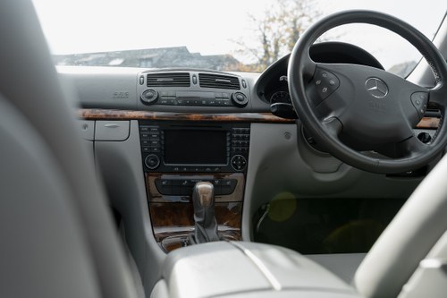 2004 Mercedes-Benz E500 Elegance (W211 series) zum Verkauf (Bild 65 von 141)