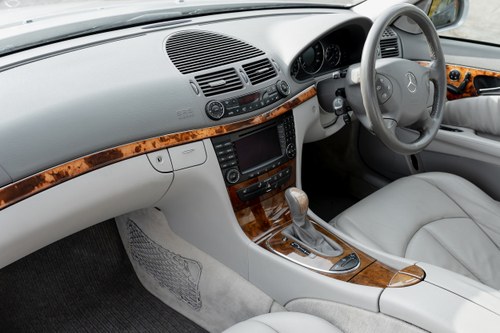 2004 Mercedes-Benz E500 Elegance (W211 series) zum Verkauf (Bild 77 von 141)