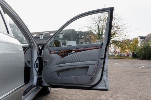 2004 Mercedes-Benz E500 Elegance (W211 series) zum Verkauf (Bild 16 von 141)