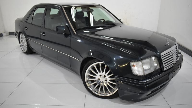 NO RESERVE! - 1996 Mercedes E500 In vendita (immagine 1 di 110)
