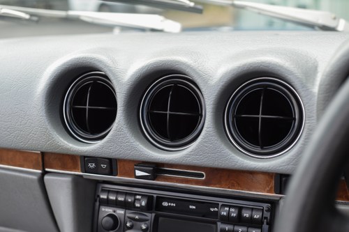 1988 Mercedes-Benz 300 SL (R107) In vendita (immagine 58 di 196)