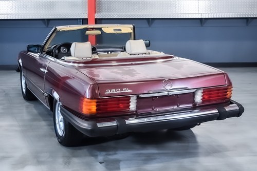 NO RESERVE - 1984 Mercedes-Benz 380SL (R107) - 3.8-litre V8 LHD In vendita (immagine 16 di 101)