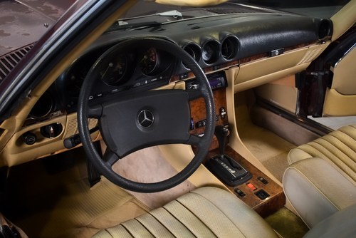 NO RESERVE - 1984 Mercedes-Benz 380SL (R107) - 3.8-litre V8 LHD In vendita (immagine 45 di 101)