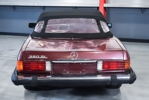NO RESERVE - 1984 Mercedes-Benz 380SL (R107) - 3.8-litre V8 LHD In vendita (immagine 26 di 101)