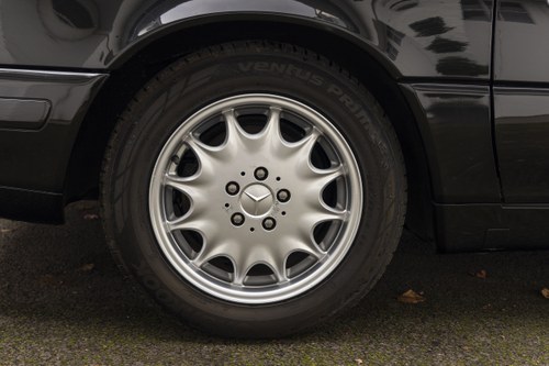 1998 Mercedes-Benz R129 SL320 For Sale (picture 11 of 90)