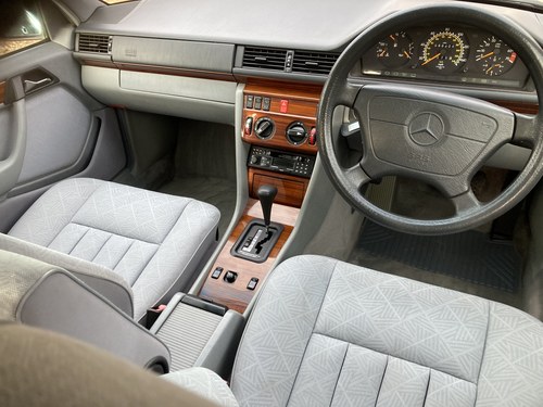 1996 Mercedes-Benz (S124) E200 T Estate In vendita (immagine 38 di 170)