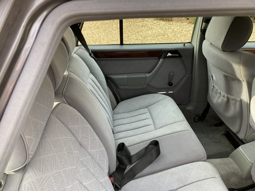 1996 Mercedes-Benz (S124) E200 T Estate In vendita (immagine 68 di 170)